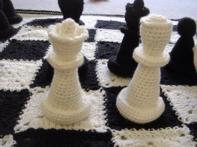 Crochet Games, Crochet Game, Chess Boards, Crochet Idea, Knitting Machine Projects, Play Sets, Chess Sets, Unique Crochet, Chess Pieces