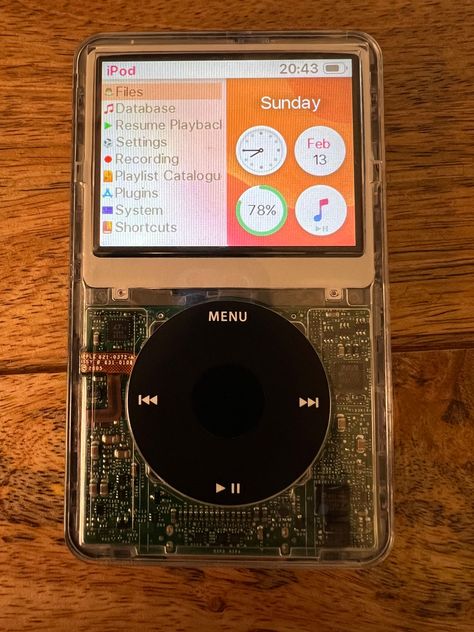 Modded Ipod, Aesthetic Gadgets, 90s 2000s Aesthetic, Mixtape Art, Technology Aesthetic, Programming Humor, Apple Macintosh, I Pod, Old Tech