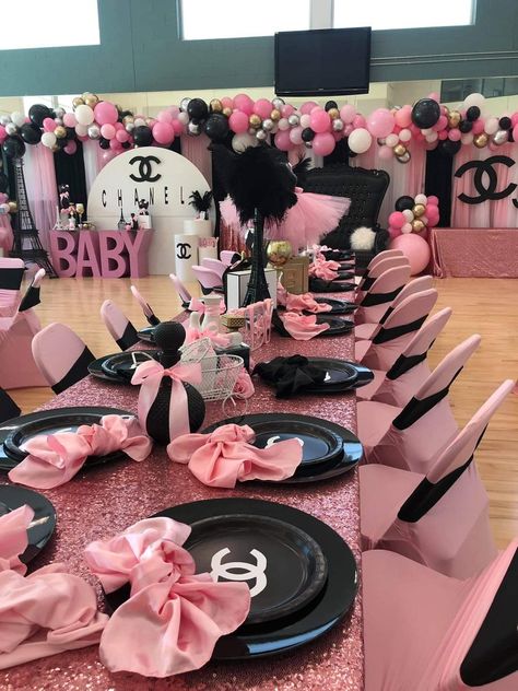 Chanel Birthday Theme, Chanel Theme Party, Chanel Birthday Party Decoration, Chanel Baby Shower, Chanel Birthday Party, Sweet 16 Party Themes, Chanel Birthday, Sweet 16 Party Decorations, Paris Birthday Parties