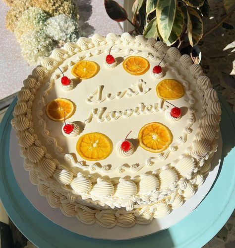 🍒🍊 Still can’t get over this cutie! 16 inch of Olive oil ricotta cake, blackberry fennel jam & sea salt honey… | Instagram Cake Blackberry, Honey Buttercream, Bolo Vintage, Citrus Wedding, Ricotta Cake, Cherry Cake, Cute Baking, Cake Photography, Engagement Cakes