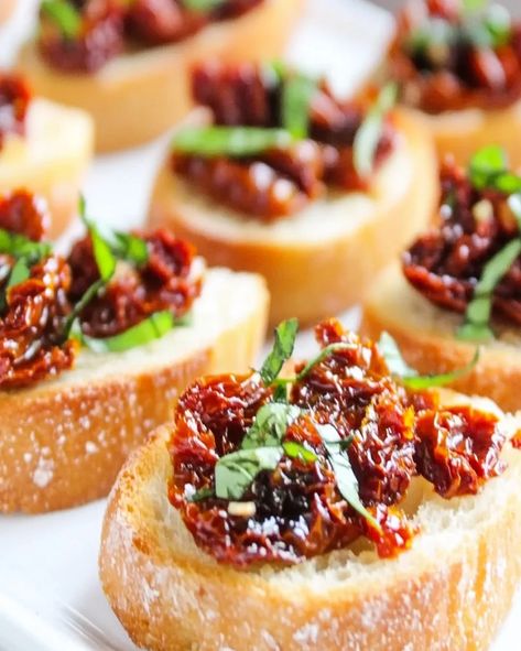 Learn how to make Sun Dried Tomato Bruschetta, a Mediterranean-inspired, quick and delicious appetizer perfect for any gathering. Sun Dried Tomato Bruschetta, Sundried Tomato Bruschetta, How To Make Sundried Tomatoes, Sun Dried Tomato Appetizer, Sun Dried Tomato Bruschetta Recipe, Sun Dried Tomato Recipes, Fresh Mushrooms Recipes, Bruchetta Appetizers, Sundried Tomato Recipes