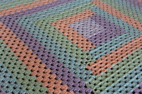 Log Cabin Crochet Pattern, Log Cabin Crochet, Cabin Crochet, Cabin Blanket, Baby Blanket Tutorial, Cabin Designs, Striped Crochet Blanket, Log Cabin Designs, Afghans Crochet