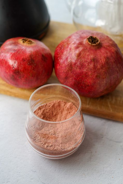 Pomegranate Powder - PlantYou Pomegranate Peel Powder, Pomegranate Skin, Pomegranate Powder, Scrappy Cooking, Pomegranate Tea, Pomegranate Peel, Oil Free Vegan Recipes, Vegan Recipes Plant Based, Skin Tea