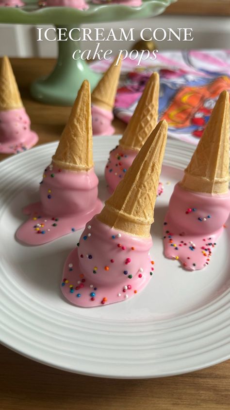 Instagram Melted Ice Cream Cake Pop, Melting Ice Cream Cake Pops, Melting Ice Cream Cake, Cake Sickles, Decorated Desserts, Ice Cream Cone Cake Pops, Ice Cream Cake Pops, Chocolate Melts, Easy Treats To Make