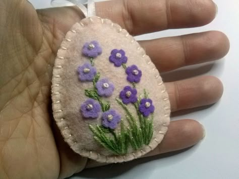 Felt Easter Crafts, Felt Egg, Felt Eggs, Felted Ornaments, Easter Felt, Felt Spring, Easter Applique, Easter Ornaments, Easter Egg Ornaments