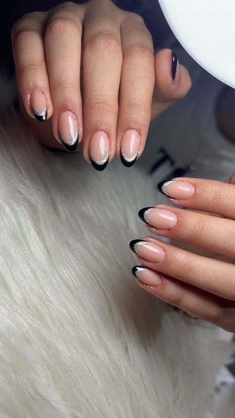 Black And Silver Nails Short Almond, Nails Design For Black Dress, Winter Nail Designs Black, Black Tips Almond Nails, Shorties Nails Black French Tip, Cute Simple Black Nails, Almond Nails Black Design, Gel Nails Ideas Black, Almond Nails Designs Black