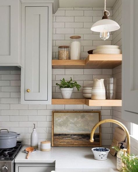 #kitchenideas #kitchenreno #kitchendiy Mcgee Kitchen, Studio Mcgee Kitchen, Model Dapur, Kabinet Dapur, Interior Vintage, Big Kitchen, Grey Kitchens, Studio Mcgee, Modern Farmhouse Kitchens