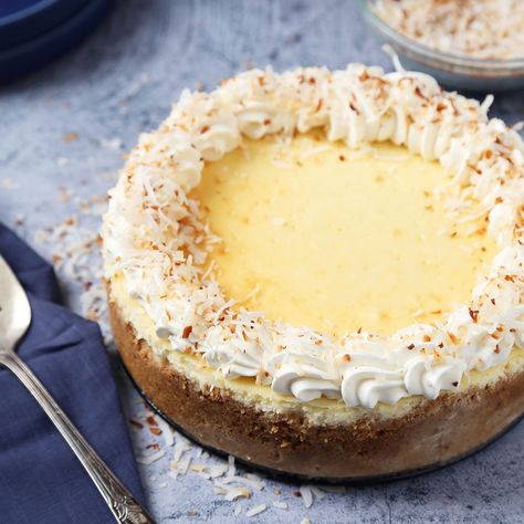 Coconut Cheesecake Cheesecakes Recipes, Traditional Cheesecake, Delicious Cheesecake Recipes, Yummy Cheesecake, Cheesecake Crust, Coconut Extract, Coconut Cheesecake, Cheesecake Lovers, Baking Business