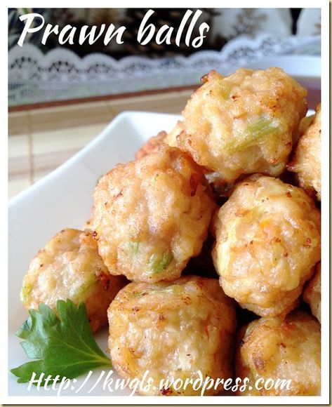 Shrimps Recipes, Prawn Balls, Prawn Fritters, Tofu Skin, Shrimp Balls, Asian Appetizers, Dim Sum Recipes, Meat Rolls, Chinese Recipe