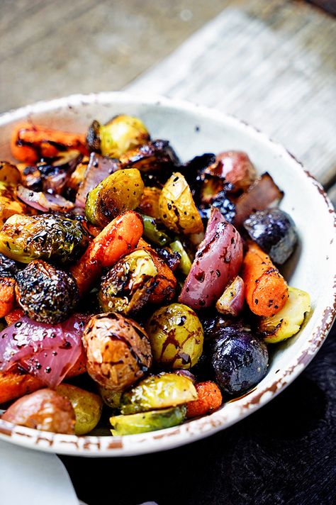 Easy Roasted Vegetables with Honey and Balsamic Syrup. www.keviniscooking.com Autumn Vegetables, Eureka Lemon, Easy Roasted Vegetables, Roasted Vegetable Recipes, Fall Recipes Healthy, Think Food, Style Dark, Thanksgiving Side Dishes, Cooked Vegetables