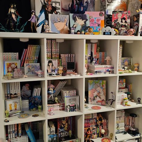 Photo dump Sunday 😊✨️💕 Manga Set Up, Book And Bed, Collection Shelf, Manga Shelf, Anime Bedroom Ideas, Nerd Room, Preppy Bedroom, December 2nd, Otaku Room