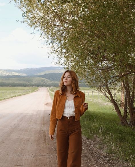 Vintage Romantic Style Outfits, Modern 70s Style, Modern 70s Fashion, Montana Fashion, Vintage Spring Outfits, Fall Fashion Vintage, Pretty Little Fawn, Fashion Halloween, 70s Style