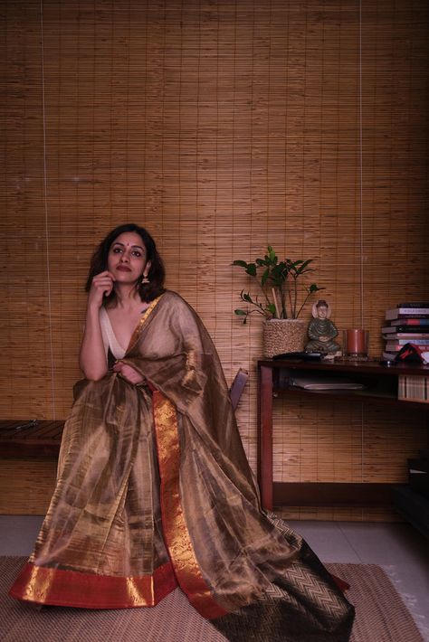 Copper Saree, Unique Sarees, Saree Styling, Rajputi Dress, Transparent Fabric, Unique Blouse Designs, Asian Bridal, Unique Blouse, Elegant Saree