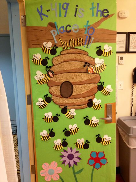 Welcome board! Buzzy bees Classroom Door Bee Theme, Classroom Door Decor Ideas, Bee Classroom Decor, Summer Bulletin Board, Preschool Door, Classroom Door Decor, Door Decor Ideas, Summer Bulletin Boards, Bee Themed Classroom