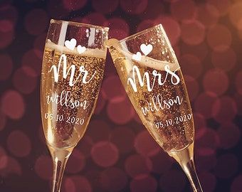 Personalized champagne glasses Beautiful Champagne Glasses, Custom Champagne Glasses, Champagne Favors, Personalized Champagne Glasses, Wedding Wine Glasses, Personalized Champagne Flutes, Wedding Champagne Glasses, Mr Und Mrs, Wedding Box