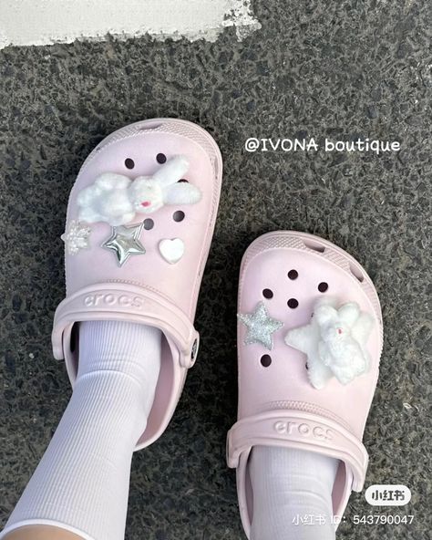 Coquette Crocs, Crocs Pink, Pink Crocs, Crocs Fashion, Kawaii Shoes, Cute Slippers, Aesthetic Shoes, Croc Charms, Fashion Wishlist