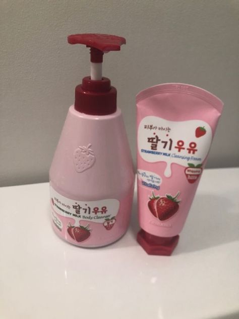 Body Hygiene, Bath And Body Works Perfume, Shower Skin Care, Pretty Skin Care, روتين العناية بالبشرة, Perfume Lover, Bath And Body Care, Strawberry Milk, Body Care Routine