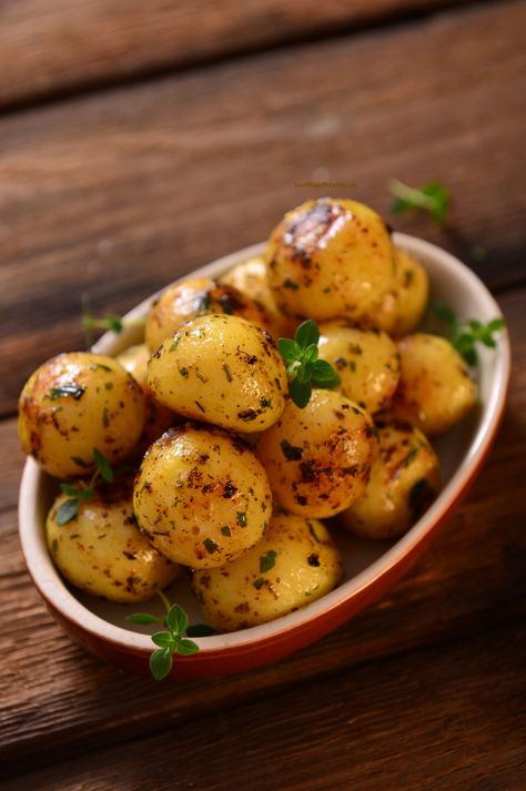 Low Calorie Potatoes, Low Calorie Cheesy Potatoes, Low Calorie Roasted Potatoes, Grilled Potatoes And Veggies In Foil, Low Calorie Grilled Chicken, Grilled Potato Packets, Grilled Potato Recipes, Foil Potatoes, Grilled Red Potatoes