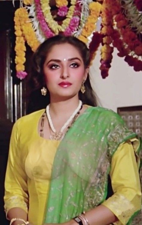 Jaya Prada, Middle Eastern Makeup, Eastern Makeup, Fake Pic, Old Film Stars, Durga Images, Retro Bollywood, Old Film, Indian Fashion Saree