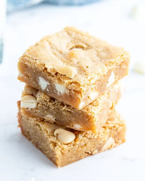 A stack of three white chocolate chip blondies. White Chocolate Chip Blondies, Brown Sugar Blondies, Chocolate Blondies, White Chocolate Blondies, Chocolate Chip Blondies, Warm Desserts, White Chocolate Chip, Chewy Brownies, Caramel Brownies