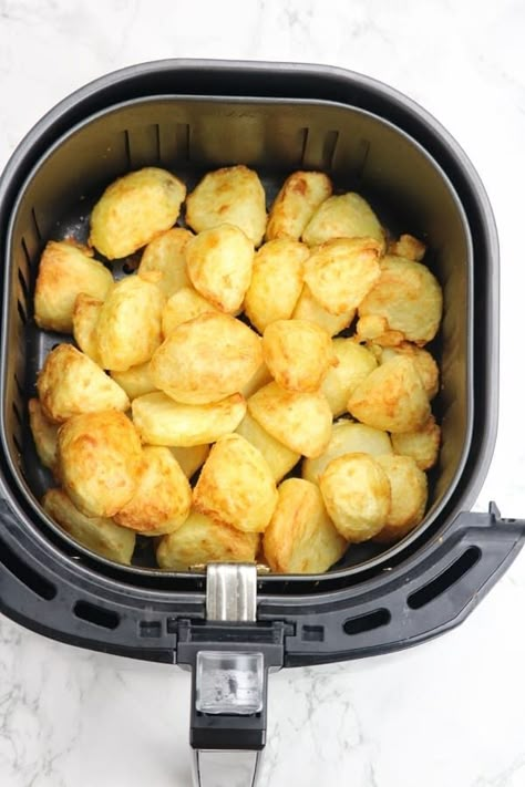 Air Fryer Roast Potatoes | Air Fryer Roasted Potatoes - Recipe Vibes Airfry Roast Potatoes, Air Fry Roasted Potatoes, Air Fryer Roast Potatoes, Roast Potatoes In Air Fryer, How To Roast Potatoes, Airfryer Potatoes, Air Fryer Roasted Potatoes, Potatoes Air Fryer, Potatoes In The Air Fryer