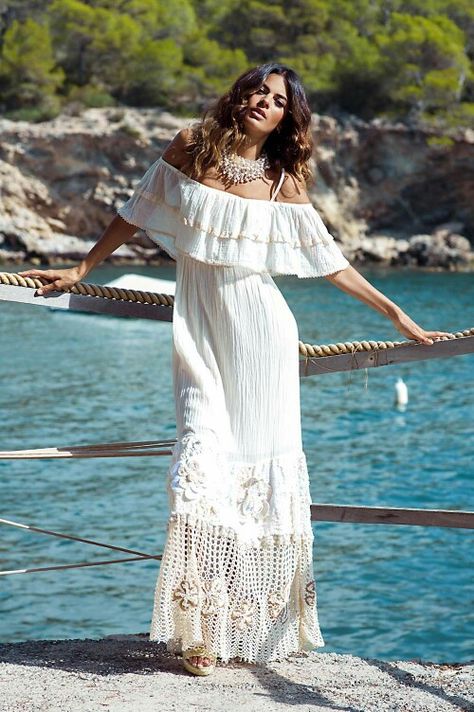 White hippy dress! Fotografi Fesyen, Bohemian Chic Dresses, Blogger Outfit Inspiration, Mode Hippie, Fashion Blogger Outfit, Stil Boho, Blogger Outfits, Boho Chic Dress, Boho Hippie Chic