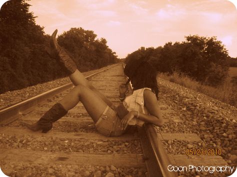 Railroad Senior Pictures, Railroad Track Pictures, Railroad Photoshoot, Sister Shoot, 16 Photoshoot, Train Tracks Photography, Track Senior Pictures, Western Aesthetics, Senior Photoshoot Poses