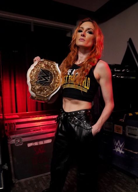 Becky Wwe, Rebecca Quin, Raw Women's Champion, Wwe Female Wrestlers, Wwe Girls, Wwe Womens, Female Wrestlers, Wwe Wrestlers, Wwe Divas