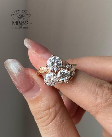 Nature Engagement Ring, Mothers Ring, Ring Moissanite, Three Stone Engagement, Wedding Rings Vintage, Three Stone Engagement Rings, Stone Engagement, Art Deco Ring, Classic Ring