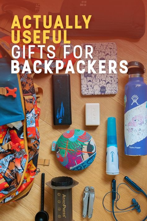 Gift Ideas For Travelers, Useful Gift Ideas, Backpacking Gifts, Backpacking Essentials, Best Travel Gifts, Useful Gifts, Packing Guide, Traveling Tips, Backpack Gift