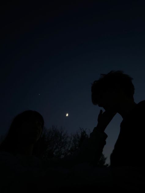 Moon Aesthetic Romantic, Couple And Moon Aesthetic, Midnight Couple Aesthetic, Moon And Couple Aesthetic, Stars Couple Aesthetic, Looking At The Moon Aesthetic, Couple Looking At Moon, Couple Moon Aesthetic, Couple At Night Aesthetic