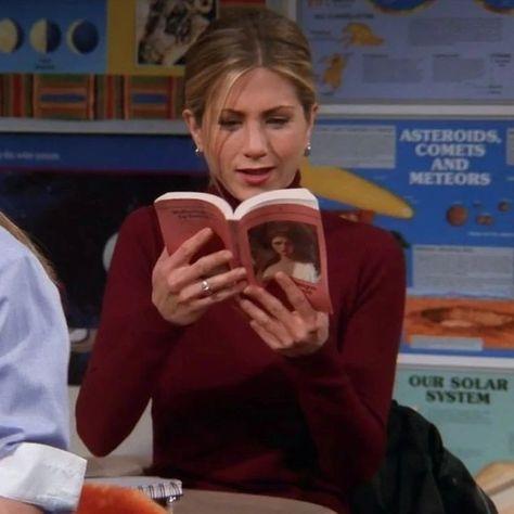 @books.in.films • Instagram photos and videos Rachel Green Friends, Friends Tv Quotes, Rachel Friends, Friends Moments, Friends Series, Rachel Green, Tv Quotes, Reading A Book, Woman Reading