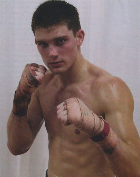 Stephen Thompson aka "Wonderboy" in a 2003 feature of Martial Arts Digest. #kickboxer #ufcfighter #backkicks Stephen Thompson, Ufc Fighter, 20 Years Old, Muay Thai, Kickboxing, Ufc, Karate, Martial Arts, 20 Years