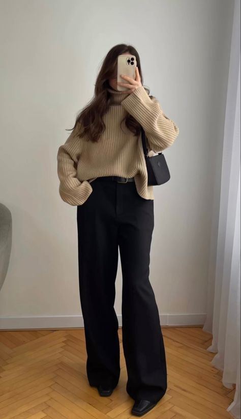 Black Wide Leg Jeans Outfit Winter, Beige Jumper Outfit, Wide Leg Trousers Outfit Classy, Black Pants Outfit Winter, Wide Leg Black Jeans Outfit, Wide Leg Trousers Outfit Casual, Black Wide Leg Trousers Outfit, Black Wide Leg Jeans Outfit, Wide Leg Black Pants Outfit