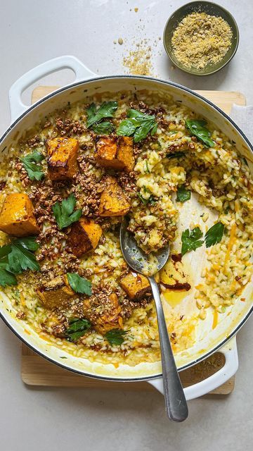 TOM WALTON 🌱 on Instagram: "This Roast Pumpkin & Super Seed Risotto recipe has become a household favourite & happens to be vegan 🌱 @pimp.my.salad Serves 4 Ingredients ¼ Kent pumpkin or half large butternut 5 tbsp extra virgin olive oil + extra to drizzle Salt, pepper 1 brown onion, diced 3 clove garlic, roughly chopped 2 cups Arborio rice 1 cup white wine 1.5l vegetable stock 1/3 cup Pimp my Salad Cashew parmesan 1/3 cup Pimp my Salad Super Seeds 2 handful parsley leaves Balsamic glaze to drizzle Method Preheat an oven to 220C. Remove the seeds from the pumpkin and set aside. Remove the skin then cut 2/3 of the pumpkin into 3cm pieces and grate the remaining pumpkin. Toss the dice pumpkin and its seeds on a baking tray with 2 tbsp of olive oil, salt and peppe Cashew Parmesan, Vegetarian Easy Recipes, Super Seeds, Parsley Leaves, Risotto Recipe, Arborio Rice, Roast Pumpkin, Risotto Recipes, Balsamic Glaze