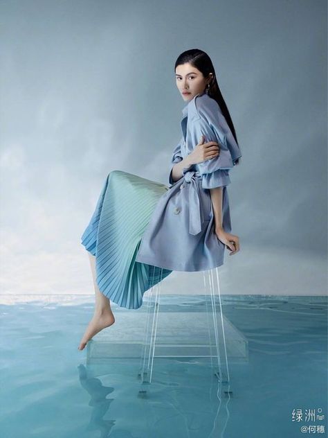 Rain Fashion Shoot, Water Fashion, Rain Fashion, Pool Fashion, Photoshoot Studio, Blue Backdrops, Studio Photoshoot, Fashion Aesthetics, Human Poses