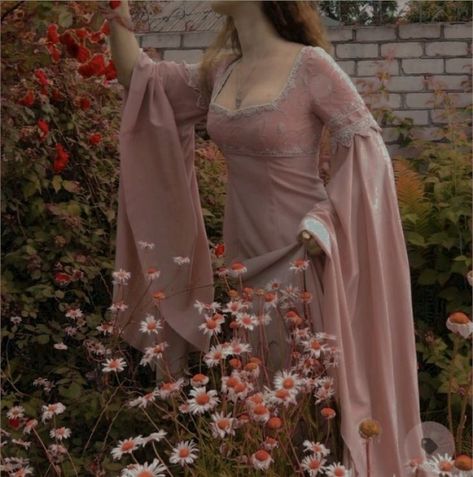 Pink Elven Dress, Pink Medival Dresses, Elf Dress Aesthetic, Pink Elf Aesthetic, Princess Outfits Medieval, Medival Dresses Aesthetic, Medieval Princess Aesthetic, Medieval Dress Aesthetic, Winterfell Dress