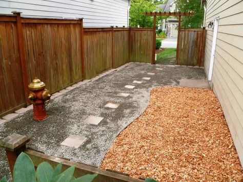 Complete with fire hydrant, this simple backyard is paradise for any pooch. Down to Earth Landscaping in Bellevue, Washington, designed this canine-friendly creation, making-over an existing yard. Mucky mud was replaced with gravel for better drainage, while dog friendly cedar chips brighten the area and make for an easy potty area. Outdoor Dog Area, Backyard Dog Area, Dog Potty Area, Dog Friendly Backyard, Dog Backyard, Dog Spaces, Dog Toilet, Dog Yard, Dog Potty