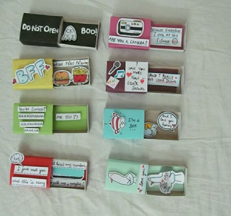 Matchbox Crafts For Friends, Cute Match Box Ideas, Matchbox Gifts Diy, Diy Small Birthday Gifts, Matchbox Diy Gift, Cute Matchbox Gifts, Small Diy Gifts For Best Friend, Small Handmade Gifts For Best Friend, Matchbox Cards Diy