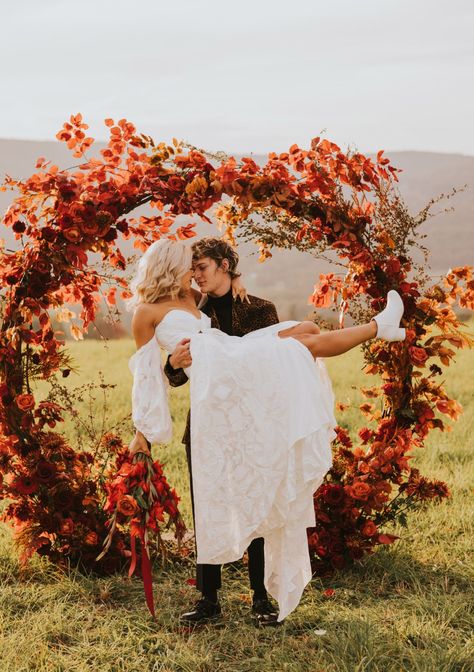 12 Modern Ideas to Plan the Ultimate Fall Wedding White Wedding Boots, Fall Wedding Arches, Fall Ceremony, Flower Crown Hairstyle, Wedding Boots, Wedding Inspiration Fall, Fall Wedding Colors, Floral Arch, Western Wedding