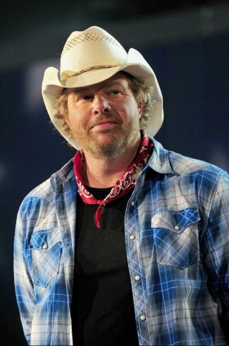 Toby Keith – I Love This Bar Check more at https://classix.vietut.com/580d410bab Music Review, Toby Keith, The Music Man, New Photo Download, Music Man, Western Outfits, Love This, I Love, Good Things