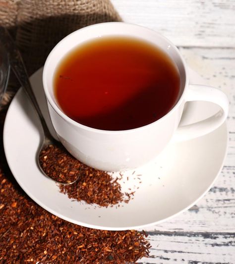 The growing popularity of rooibos tea is not just because of its taste! It also possess a number of health benefits. Look on to know more about this miraculous drink here Cranberry Tea Benefits, Rooibos Tea Benefits, Easy Detox Cleanse, Health Benefits Of Tea, Cranberry Tea, Benefits Of Tea, Detox Cleanse Drink, Tea Health Benefits, Rooibos Tea