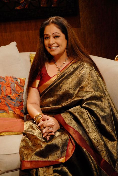 Kiron Kher when her hair used to be always loose. I liked the unique colour combo of the brocade weave. Description by Pinner Mahua Roy Chowdhury Kirron Kher Saree, Kirron Kher, Indian Bedroom, Elegant Saree, Aishwarya Rai, Asian Outfits, Indian Actress Hot Pics, Lovely Clothes, Hot Pics