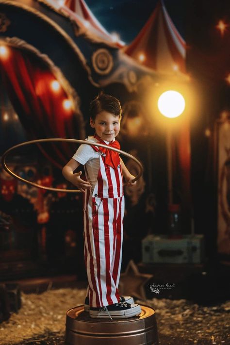 Circus Photoshoot, Birthday Candle Photography, Circus Props, Circus Activities, Candle Photography, Photograph Album, Send In The Clowns, Baby Birthday Cakes, Circus Birthday