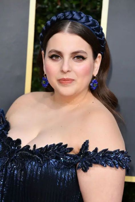 Top 13 Stunning Plus Size Actresses You Should Follow Midsize Celebrities, Plus Size Actresses, Beanie Feldstein, Breaking Stereotypes, Define Success, Black Actresses, Twin Beds, One Friend, Teen Actresses