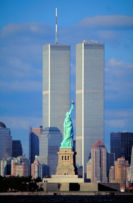 Classic+Pose+by+Larry+Landolfi+on+500px Twin Towers Memorial, World Trade Center Attack, World Trade Center Nyc, Tall Buildings, New York Photography, The Statue Of Liberty, New York City Travel, Twin Towers, Vintage New York