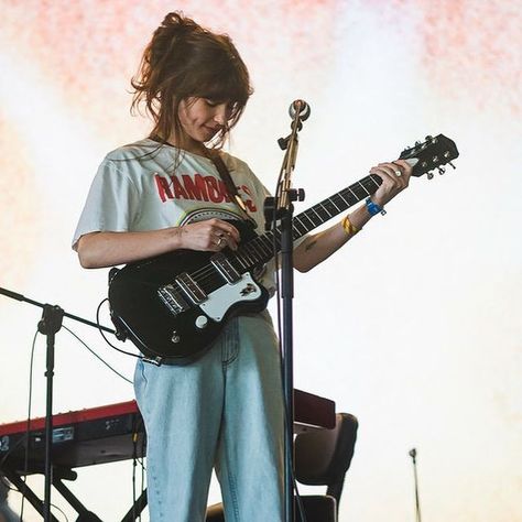 Clairo Aesthetic Outfits, Clairo Guitar, Kinsey Core, Clairo Hair, Clairo Aesthetic, Miss Claire, Claire Cottrill, Soft Aesthetic, Aesthetic Pfp