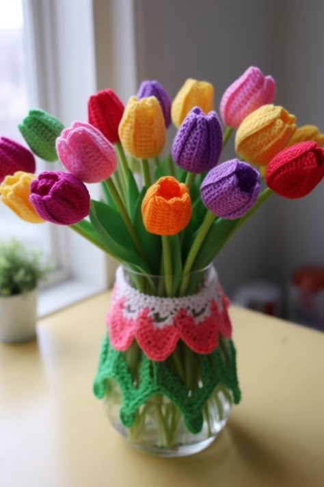 How to Crochet a Tulip. Free Pattern - Mental Scoop Crocheted Tulips, Bouquet Crochet, Crochet Plants, Crochet Garden, Crochet Flowers Easy, Flowers Easy, Confection Au Crochet, Crochet Flowers Free Pattern, Crochet Bouquet