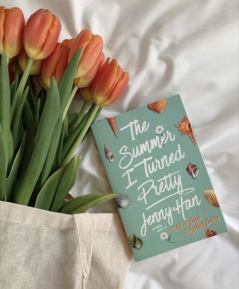 Aesthetic Tulips, Cute Books, Bookstagram Aesthetic, Book Flatlay, Good Reads, Summer Reads, Book Photography Instagram, Prettiest Celebrities, Reading Motivation