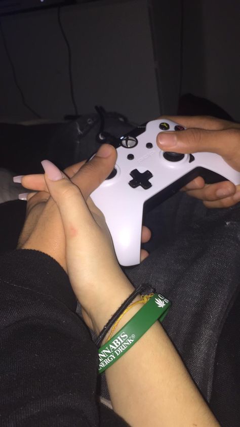 Gamer love Bf Playing Video Games, Couples Gaming Room, Couples Gaming, Cuddle With Boyfriend, Gamer Boyfriend, Dream Relationship, Gaming Space, Hype Clothing, Couples Play